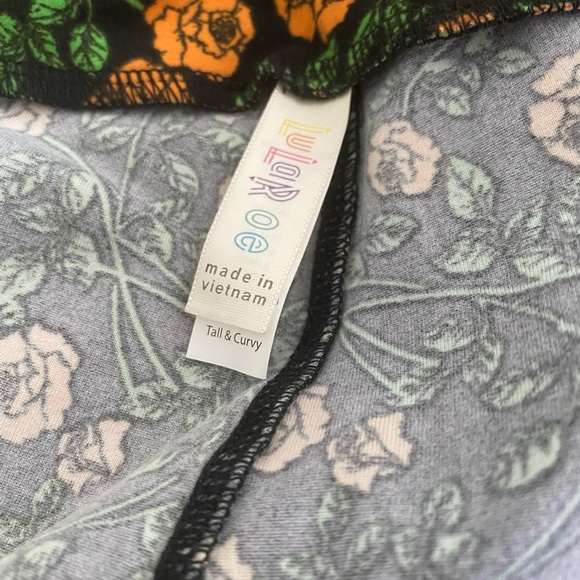 LuLaRoe Tall and Curvy Rose Pattern Leggings - Picture 4 of 4